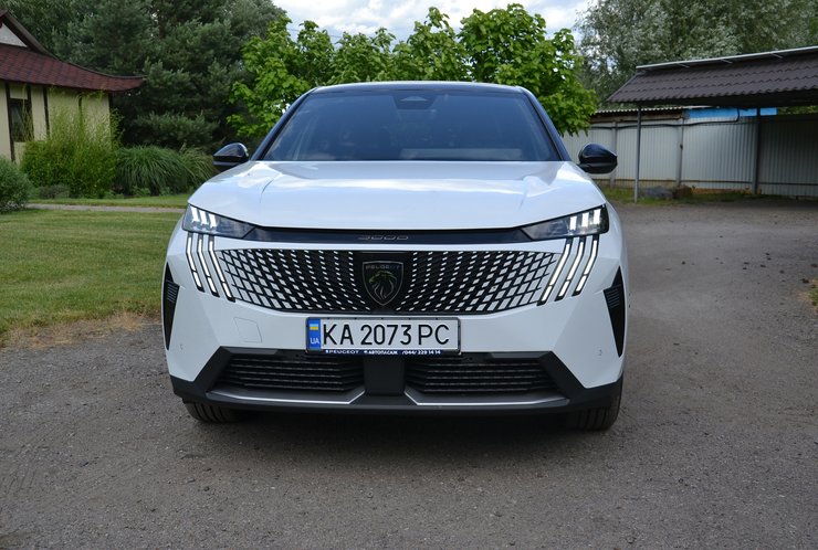Новый кроссовер Peugeot 3008