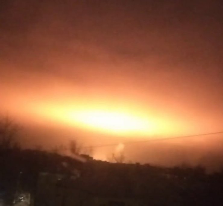 Взрывы в России, нефтебаза, атака нефтебаза, удар по нефтебазе, пожар, пожар на нефтебазе, атака БПЛА, атака беспилотников, атака дронов