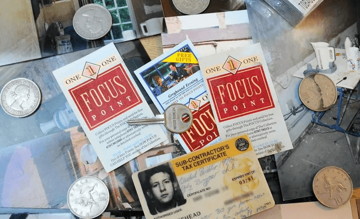 Подружжя знайшло капсулу часу, капсула часу знайшла творця, повідомлення з минулого, записка, ремонт будинку, послання,