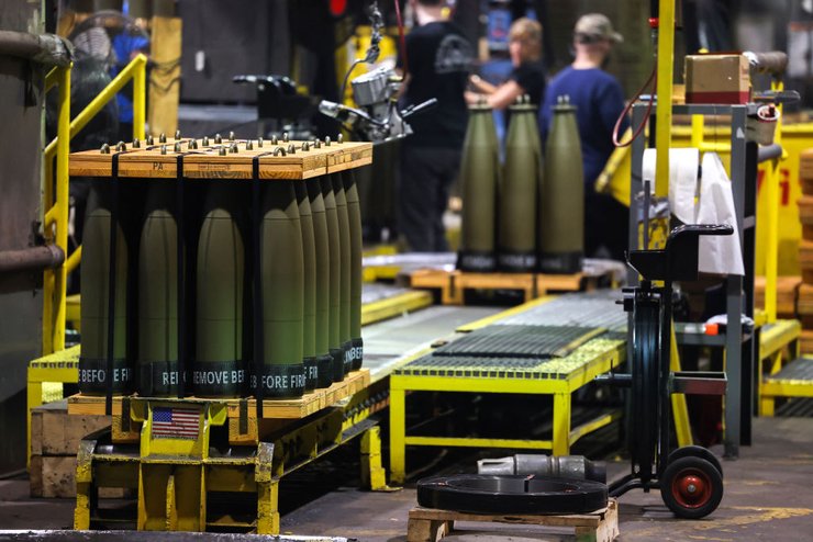 Снаряды калибра 155 мм, завод боеприпасов, производство оружия проблемы, оружие США, ВПК США, производство оружия