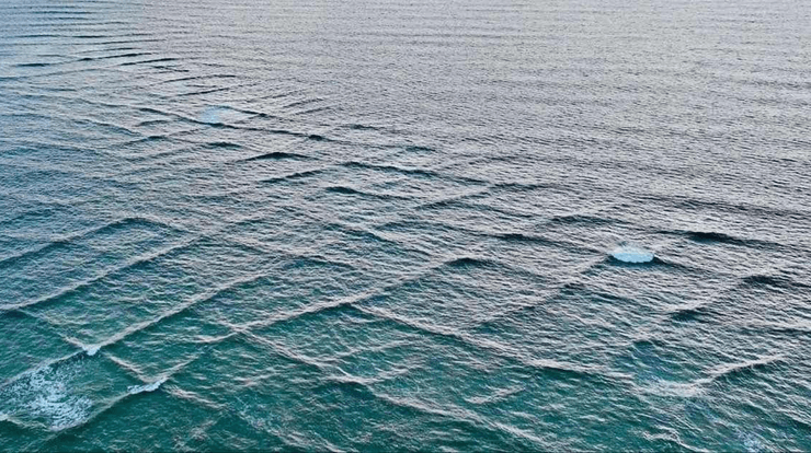 Квадратні хвилі, небезпечні хвилі, вир, острів Іль-де-Ре, рідкісне явище, природне явище, поверхня океану, сильні хвилі,