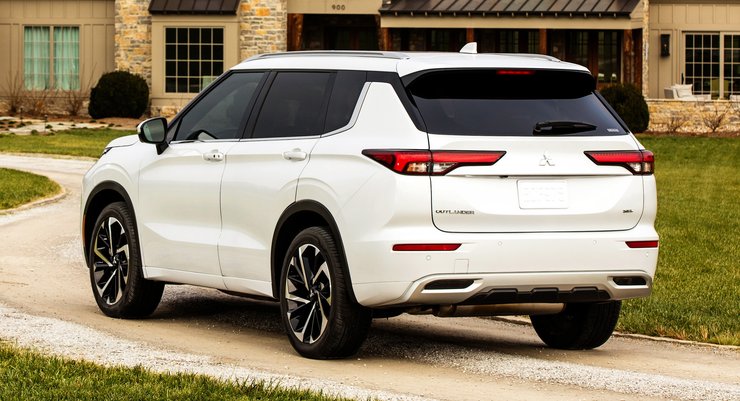 Заряджена версія кросовера Mitsubishi Outlander отримає приставку Evolution.