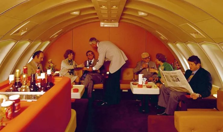 Салон самолета, бар в самолете, танцпол в самолете, танцы в самолете, роскошные полеты, вечеринка на самолете, пианино в самолете, различные развлечения