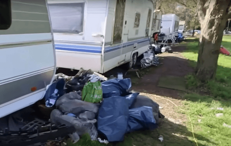 Город караванов, трейлеры, автофургон, дом на колесах, дорогой района города, караван, дешевое жилье, высокая арендная плата