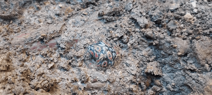 бусина миллефиори, раскопки, земля, фото