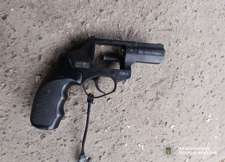 Оружие стрелка, открывшего огонь в квартире во Львове