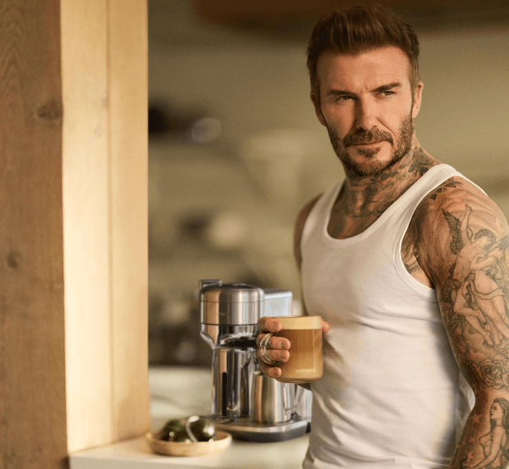 Дэвид Бекхэм, чашка кофе, кофемашина