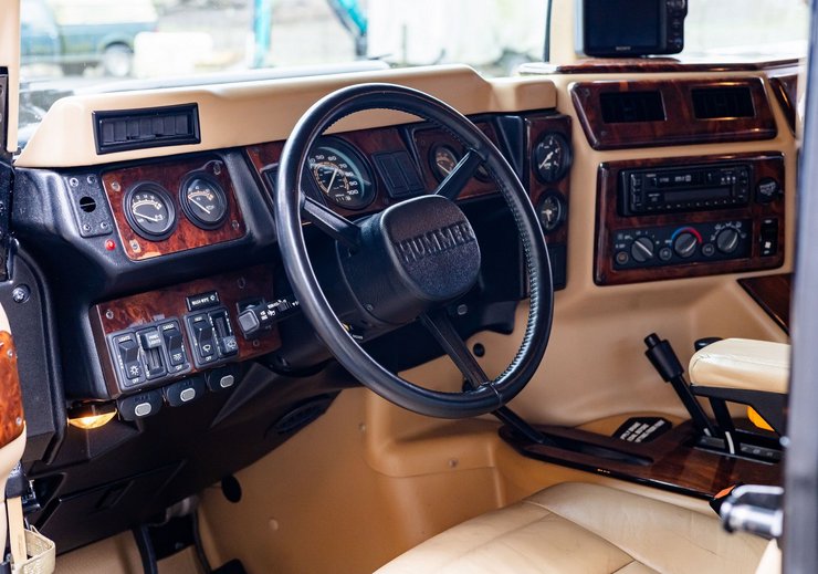 салон Hummer H1