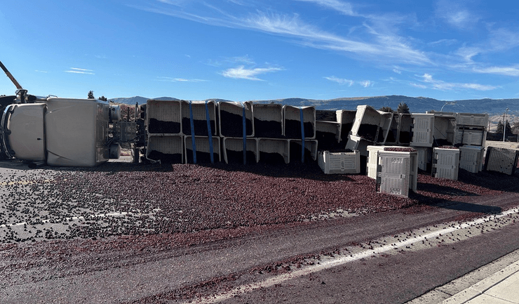 Грузовик с вишнями