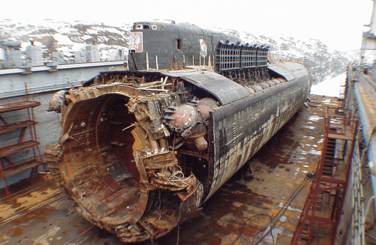 Субмарина "Курск" после катастрофы