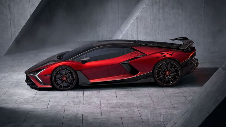 суперкар Lamborghini Revuelto SV