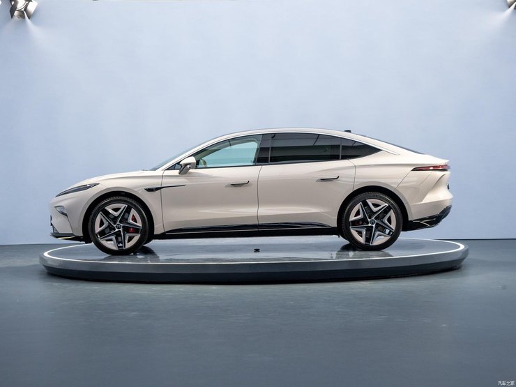 Електромобілі Rising Auto, Rising Auto, Rising Auto R7, Rising Auto F7