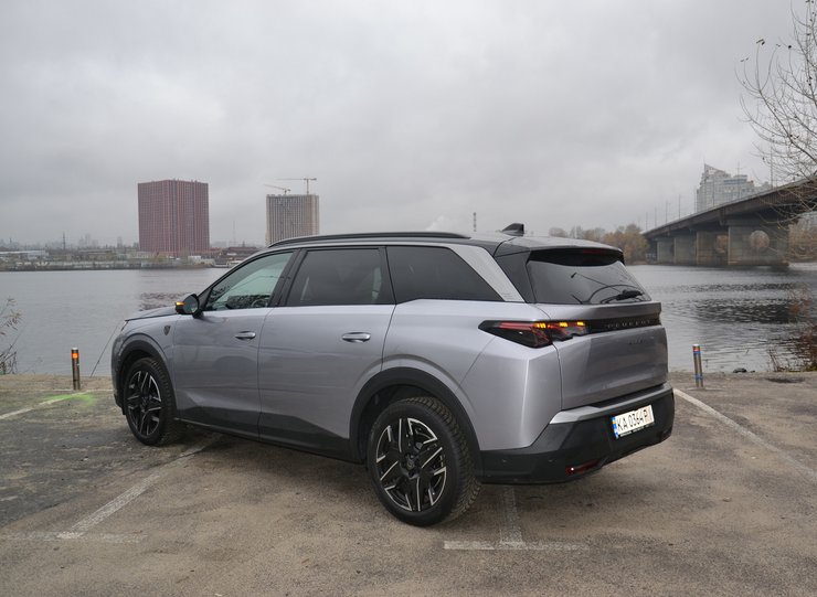 новий Peugeot 5008