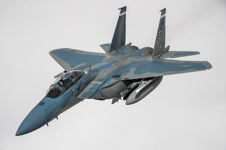 літак у небі, F-15EX, американський військовий літак