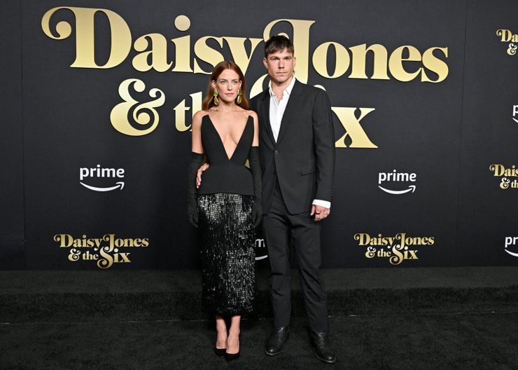 Райли Кио, Бен Смит-Петерсен