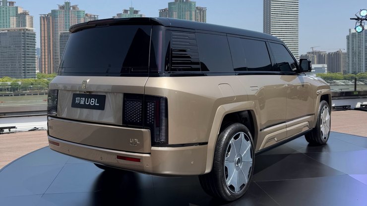 BYD Yangwang U8L