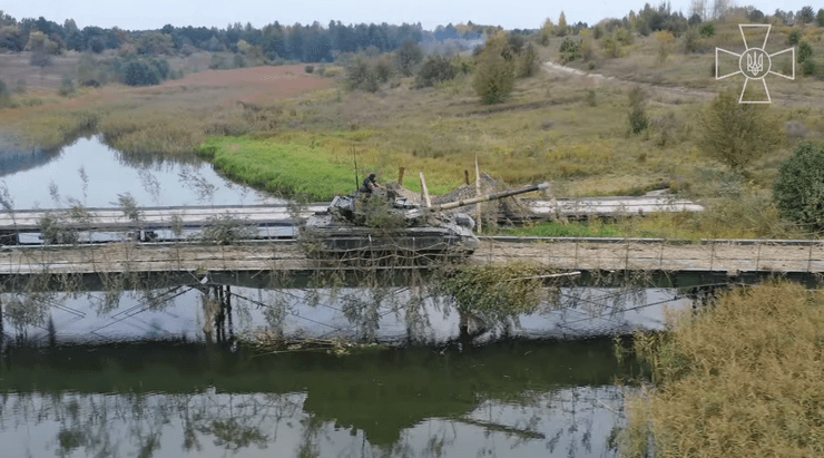 танк на временном мосту