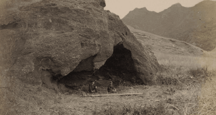 Олександр Селкірк 4 роки використовував печеру як притулок на безлюдному острові