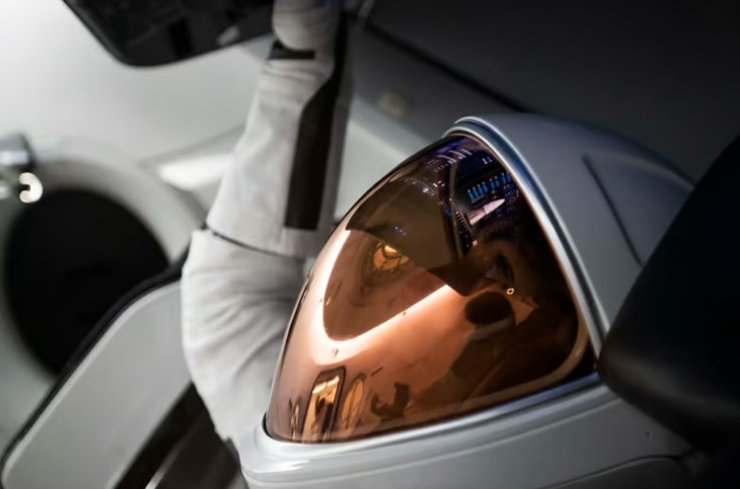 скафандр SpaceX