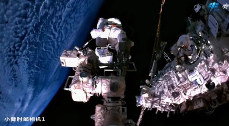китай, астронавты, космос, китайская космическая станция, Тяньгун, выход в открытый космос