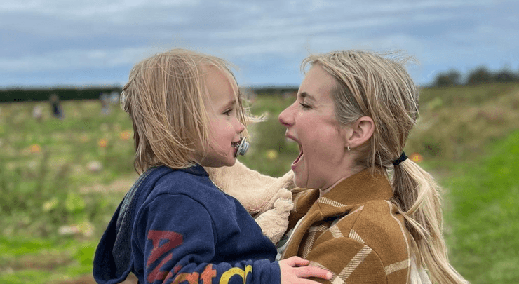 Емма Робертс, дитина