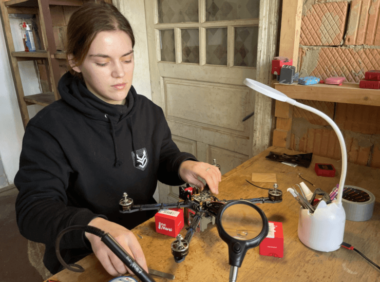 Виолетта Олейник, сборка дронов, Черновцы, война РФ против Украины, дроны, БПЛА, беспилотники
