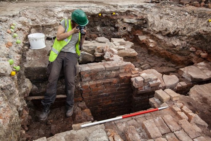 замок, Англія, розкопки, Шеффілд, дослідження, історія, Шотландія, в’язниця, руйнування, завоювання, громадянська війна, громада, археологи, археологія, руїни, вежа