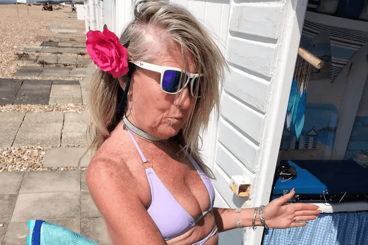 60-летняя британская модель, гламурная модель, слишком гламурная, изводила соседей, модель получила штраф, потеряла дом, судебный запрет