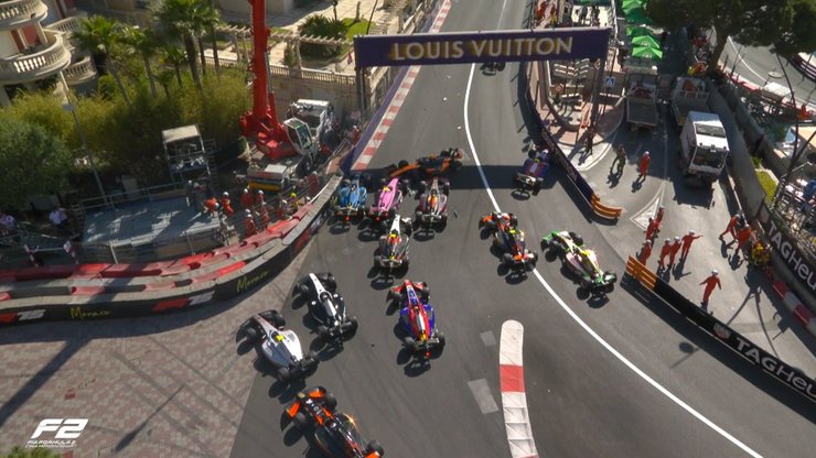 Гран-при Монако "Формулы-2" начался с массовой аварии