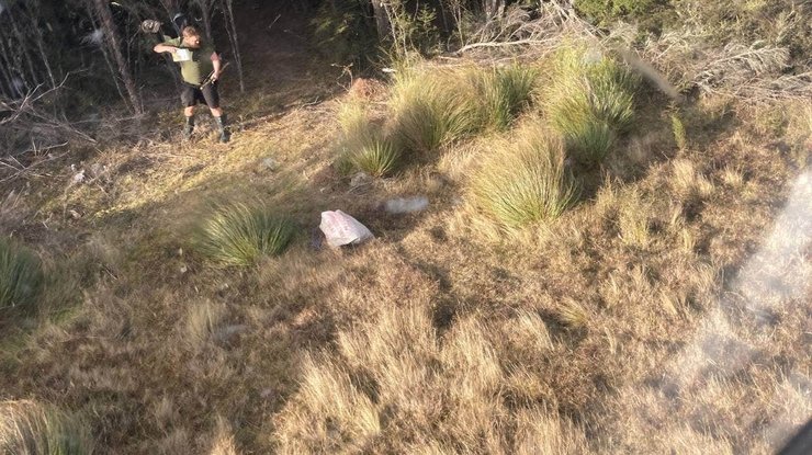 джеймс брайант, вертоліт, здався поліції, Нова Зеландія