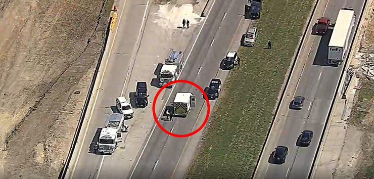 Прибывшая карета скорой помощи (выделена красным) доставила раненого мотоциклиста в госпиталь, однако спустя несколько дней парень умер