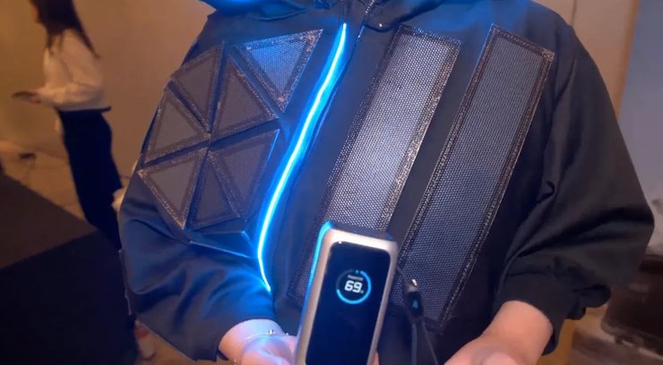 anker solix куртка гибкие солнечные панели mwc 2025