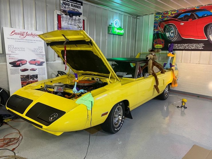 Plymouth Hemi Superbird продается на eBay