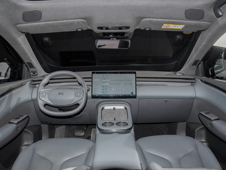 Салон Xpeng G7, новый Xpeng G7, кроссовер Xpeng, электромобиль Xpeng, китайский электромобиль