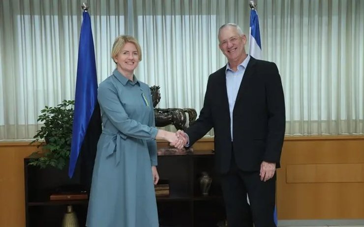 Глава МИД Эстонии Эва-Мария Лийметс и министр обороны Израиля Бени Ганц