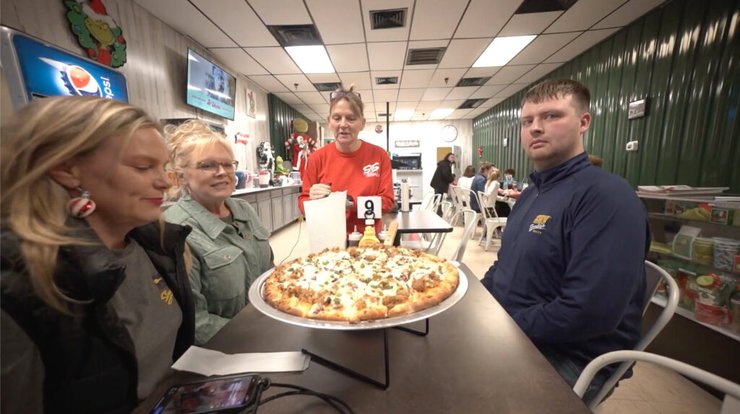 Жінка живе в місті Санта-Клаус, Різдво, Санта-Клаус, атмосфера свята, різдвяні прикраси, Різдво цілий рік