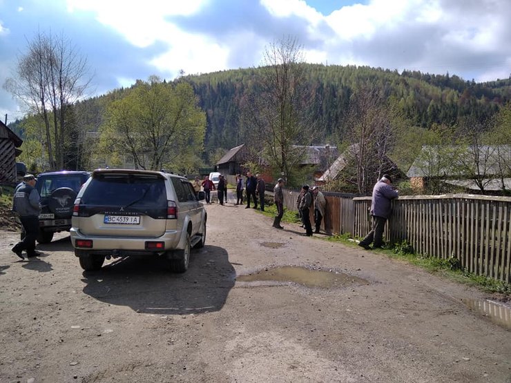 жители села не пустили лесовозы в лес