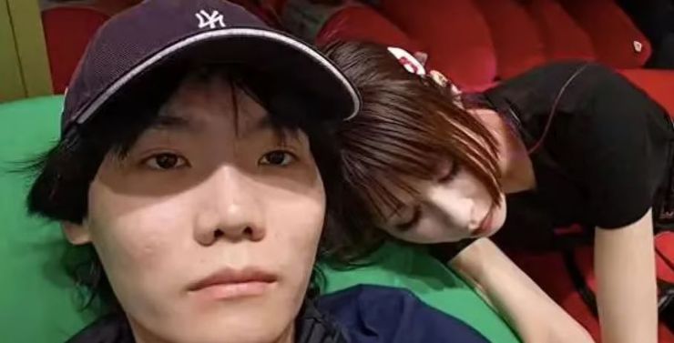 Безработный мужчина Sudden Fantasy живет на полном содержании у своей жены, почему он не работает, отношения