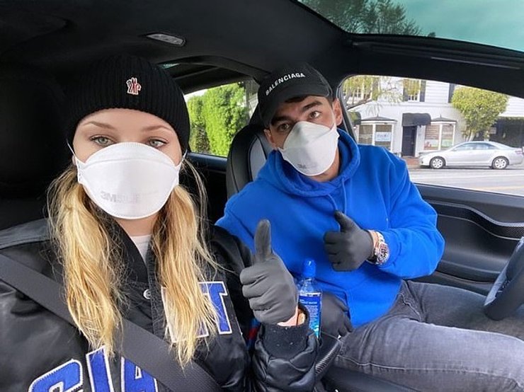 Софи Тернер, карантин