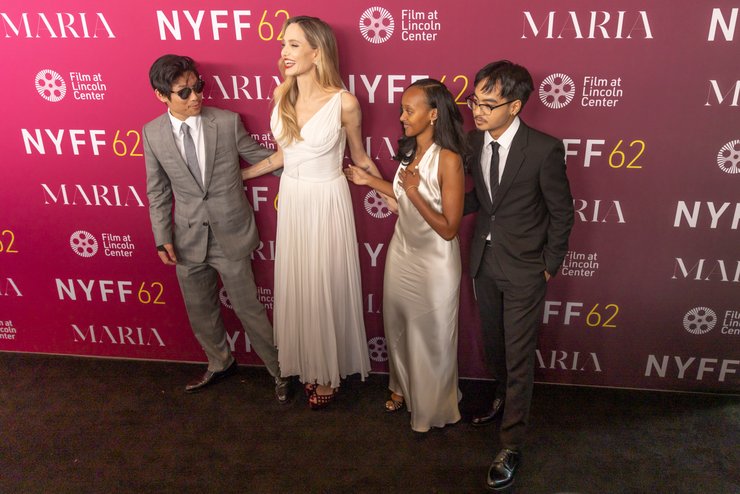 Анджелина Джоли с детьми