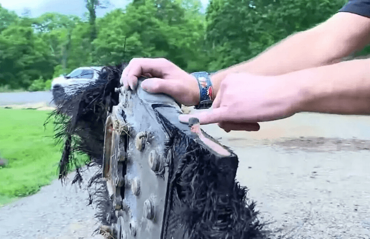 Мохнатое НЛО, космический мусор, загадочный объект в лесу, находка, предмет упал с неба, NASA, часть спутника, прошел через атмосферу