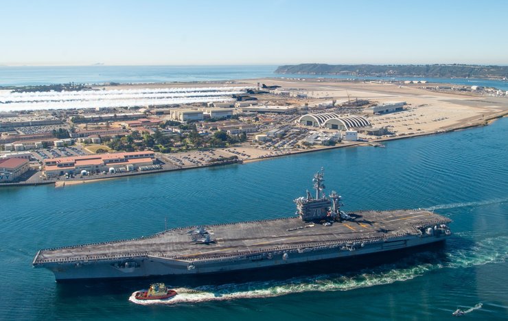 Авианосец Carl Vinson