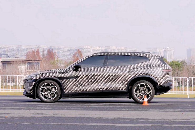 Volkswagen ID.UNYX 08