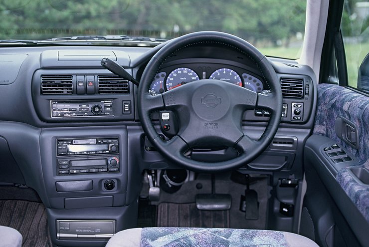 Салон Nissan R’Nessa GT Turbo