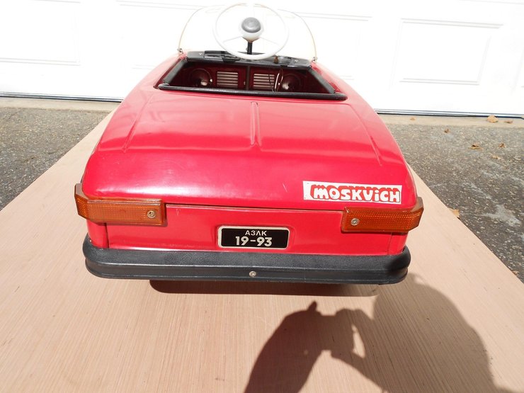 Педальний автомобіль Москвич