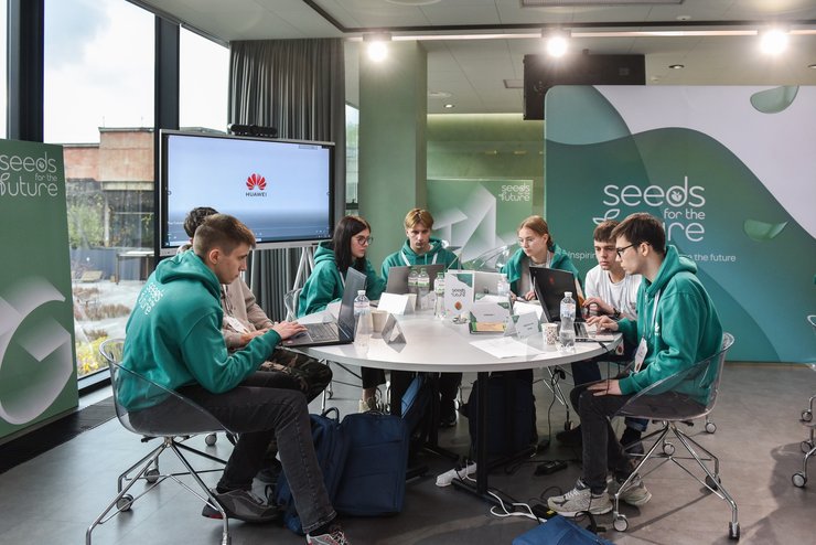 образовательные проекты Хуавей Украина, стажировка на предприятиях, бизнес образовательные программы для студентов, стажировка и учеба, дуальная форма обучения, трудоустройство студентов,