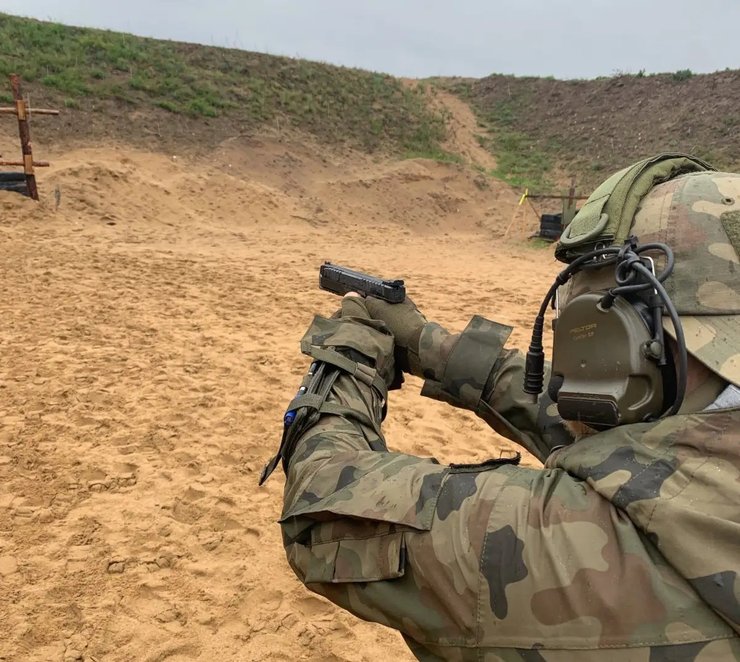 Laugo Arms Alien, пистолет, охранник зеленского, дорогой пистолет