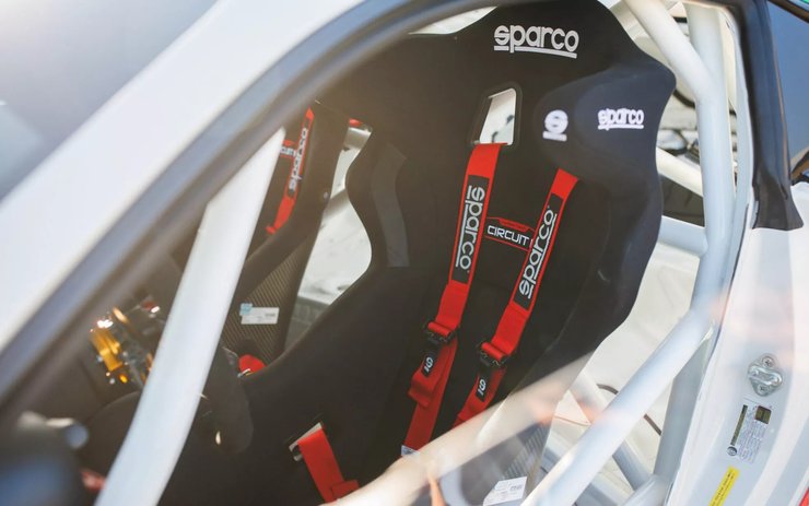 салон Toyota GR86, тюнинг Toyota GR86, спорткар Toyota, тюнинг Toyota GR86