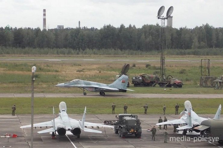 лунінец аеродром, лунінец, лунінец Білорусь, Білорусь аеродром