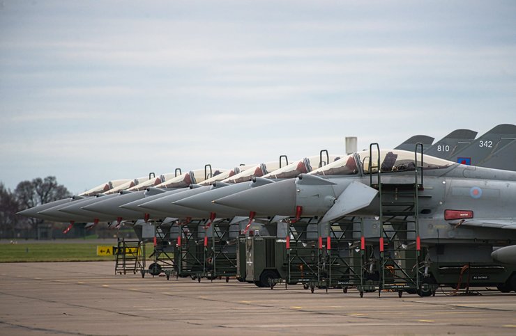 Винищувачі на британській базі ВПС